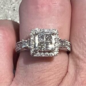 Elegant white gold Square-Cut engagement ring
